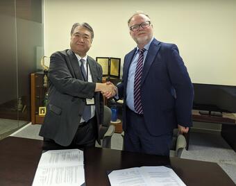 Vince Desmond, CEO, CQI and Masato Onodera shake hands after signing the MOU. Vince Desmond, CEO, CQI and Masato Onodera shake hands after signing the MOU.