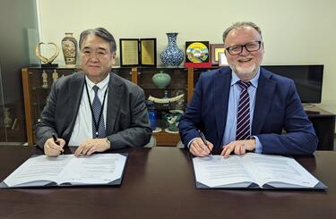 Masato Onodera, MD, JUSE and Vince Desmond, CEO, CQI sign MOU Masato Onodera, MD, JUSE and Vince Desmond, CEO, CQI sign MOU